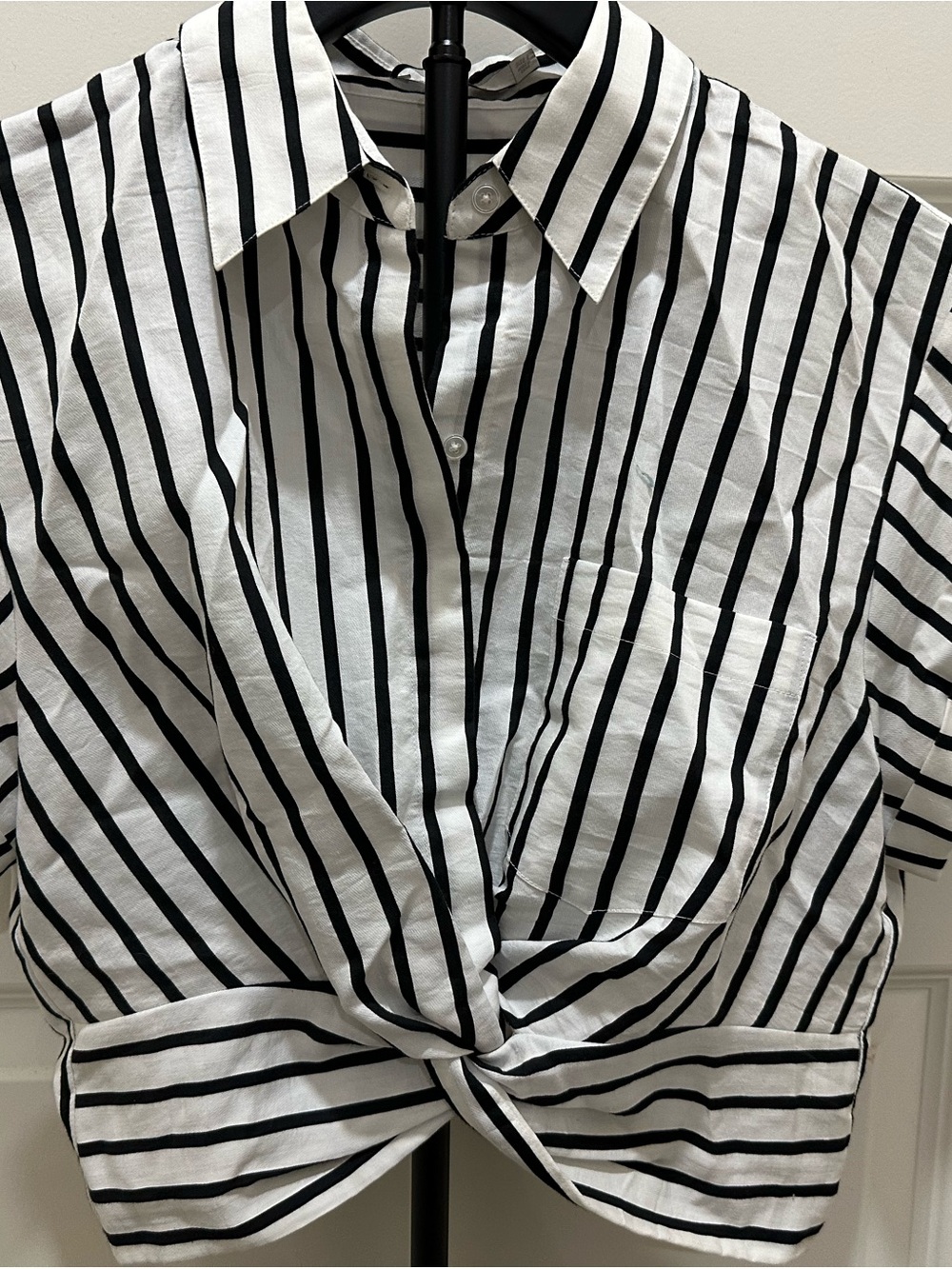 Alexander Wang Women's White and Black Crop-top - Picture 2 of 7